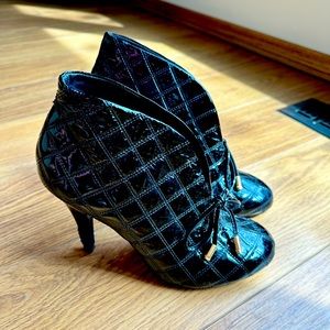 BCBG jet black pumps